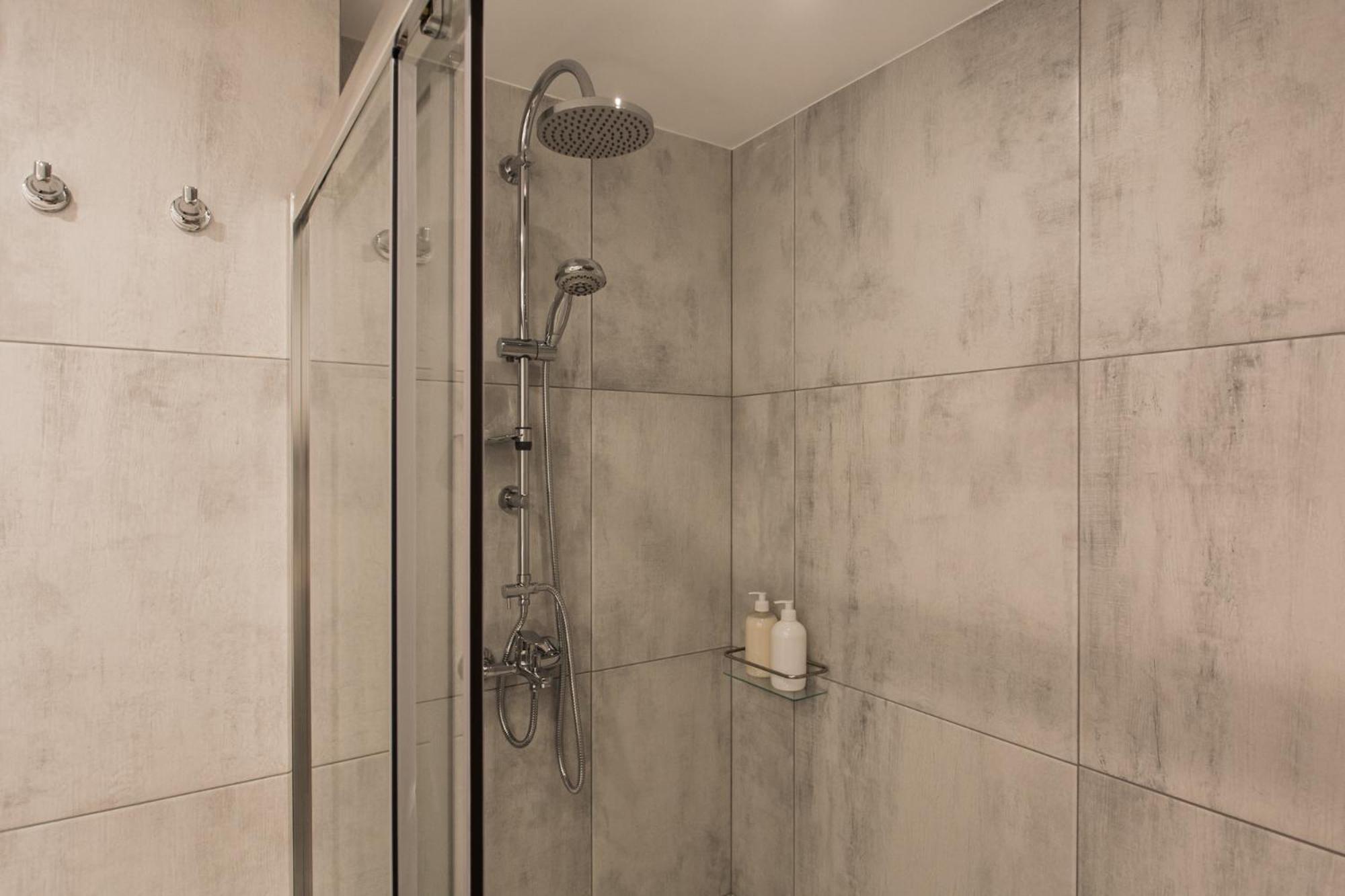 Wyz Attiki Aparthotel Athen Zimmer foto